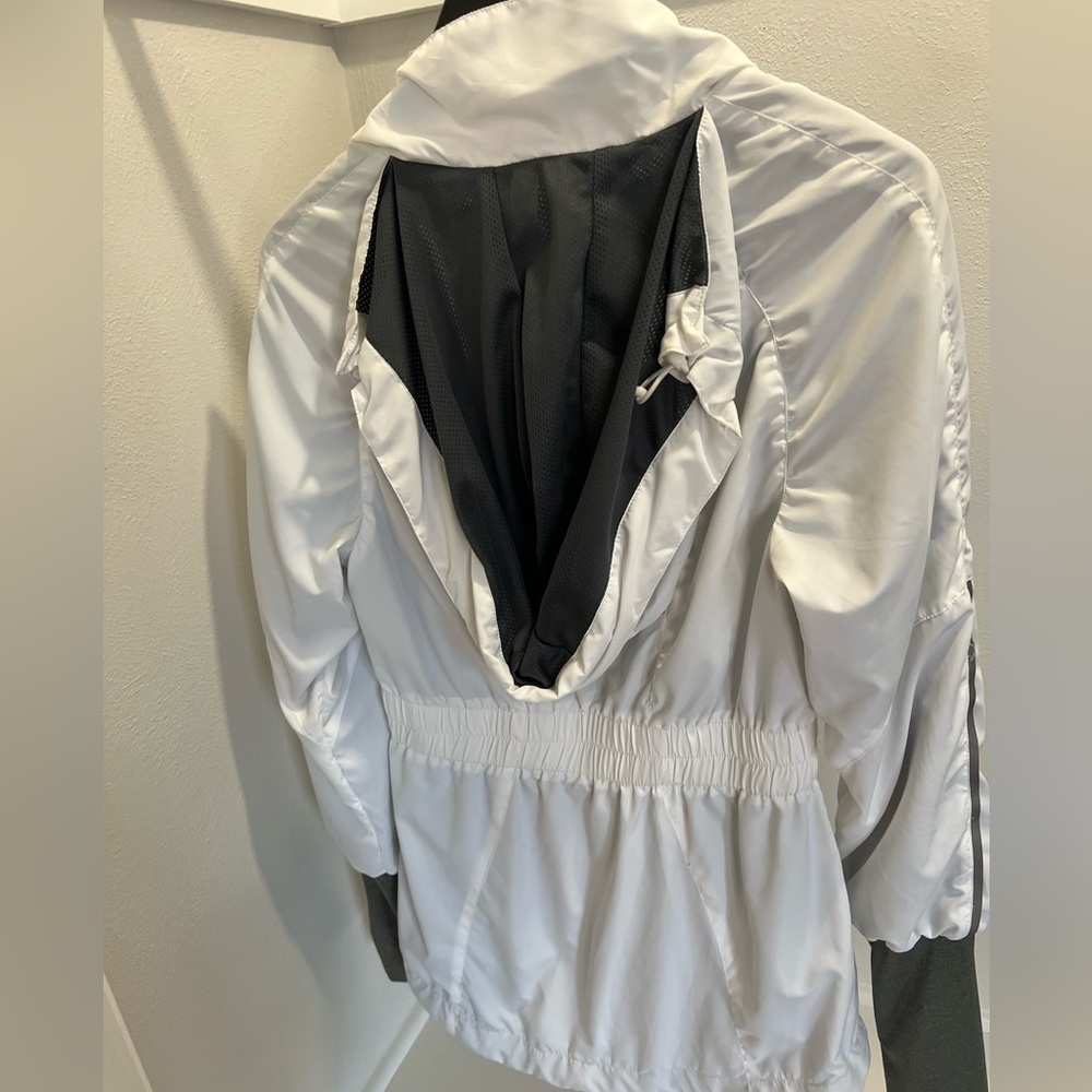 Mondetta Performance Gear: Raincoat/Windbreaker - image 4